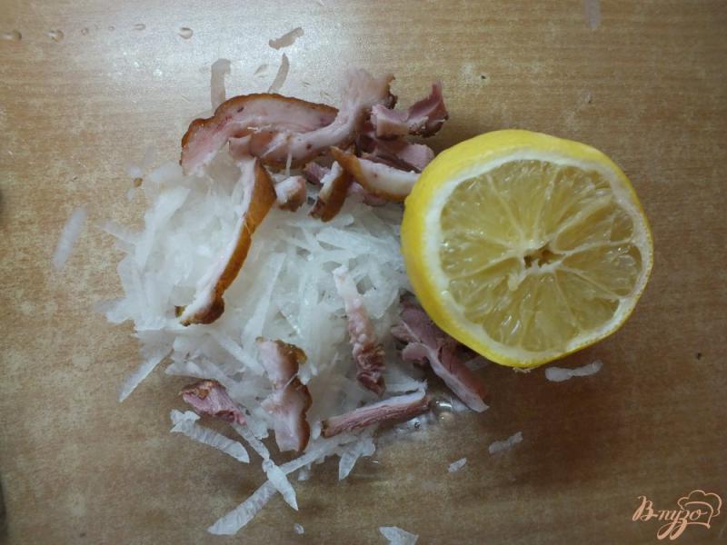 Фото приготовление рецепта: Салат из ветчины с дайконом шаг №3