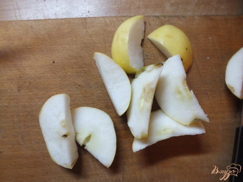 Фото приготовление рецепта: Куриные крылышки на яблочной подушке с гвоздикой шаг №1