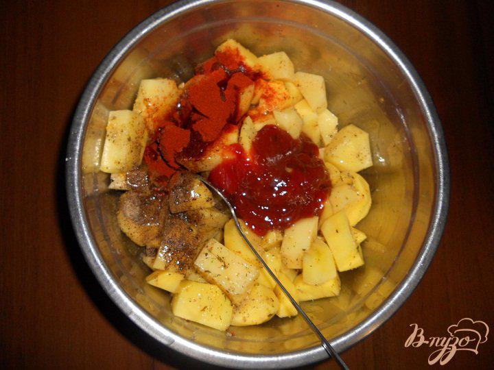 Фото приготовление рецепта: Картофель в томатном соусе в мультиварке шаг №3
