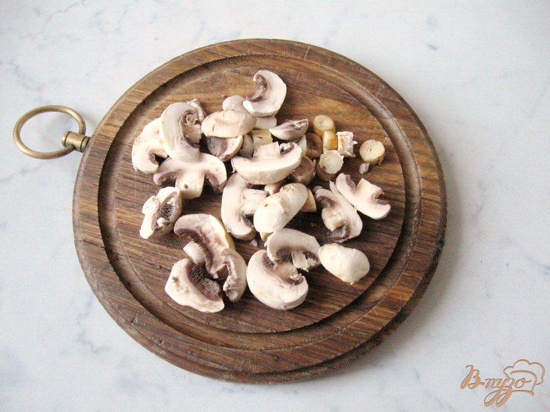 Фото приготовление рецепта: Рассольник с грибами шаг №4