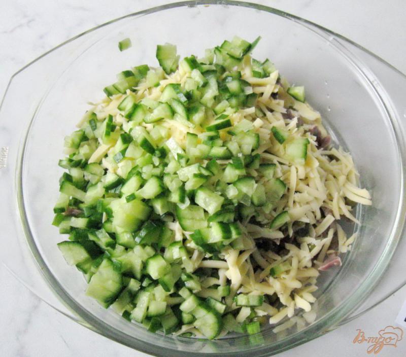 Фото приготовление рецепта: Салат с куриными желудками и зеленым горошком шаг №5