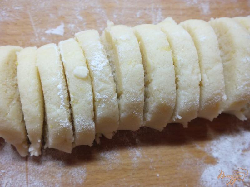 Фото приготовление рецепта: Лимонное песочное печенье шаг №8