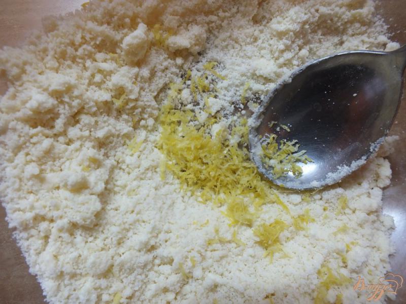 Фото приготовление рецепта: Лимонное песочное печенье шаг №6