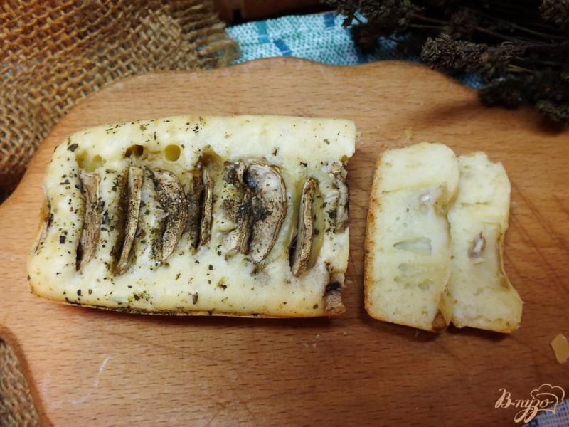 Фото приготовление рецепта: Кекс-хлеб с шампиньонами на белом вине шаг №9
