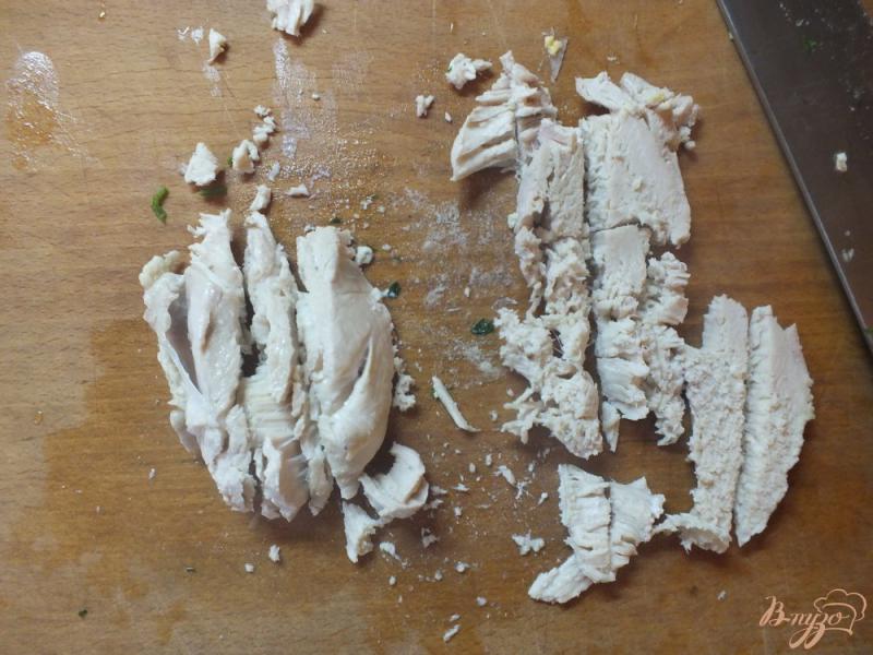 Фото приготовление рецепта: Салат куриный с сырыми шампиньонами шаг №8