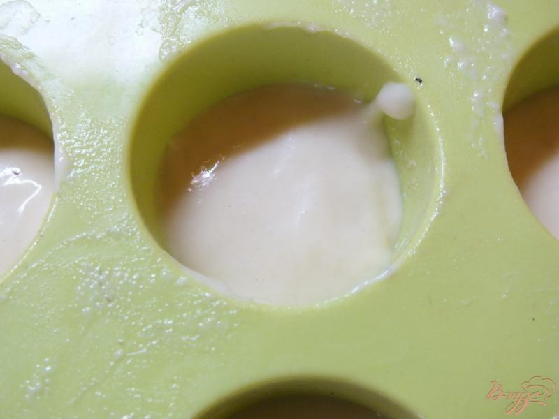 Фото приготовление рецепта: Кексы на нерафинированном масле с семенами льна шаг №6