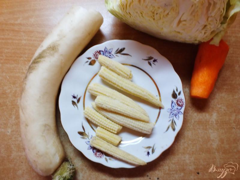 Фото приготовление рецепта: Суп овощной с кукурузными  початками и дайконом шаг №1