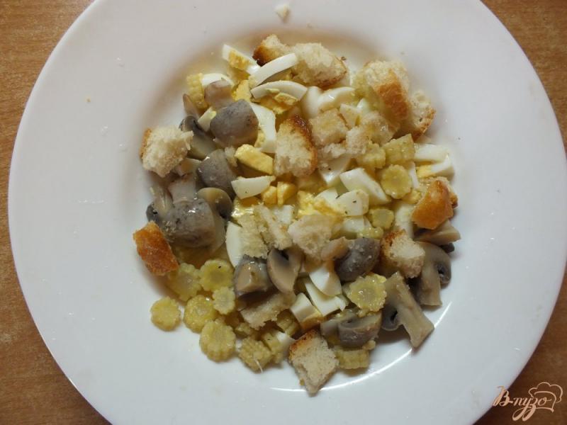 Фото приготовление рецепта: Яичный салат с вареными ампиньонами шаг №5