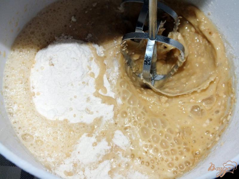 Фото приготовление рецепта: Овсяные кексы с коричневым сахаром шаг №6