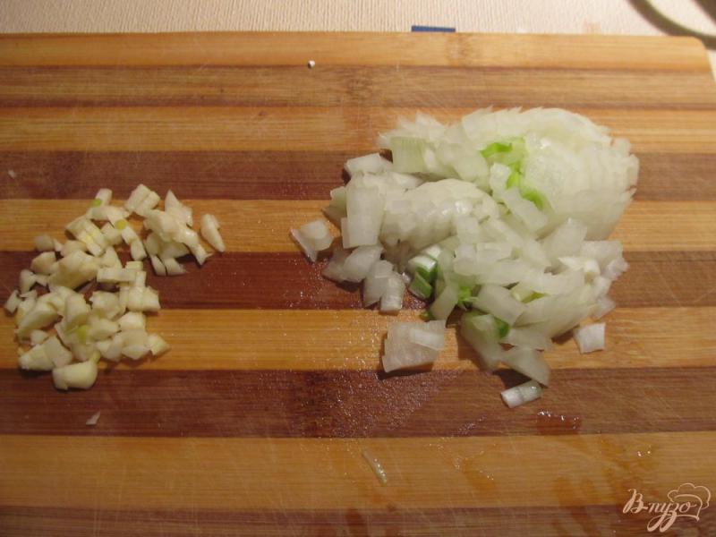 Фото приготовление рецепта: Каннеллони с фаршем под томатно-сметанным соусом шаг №2