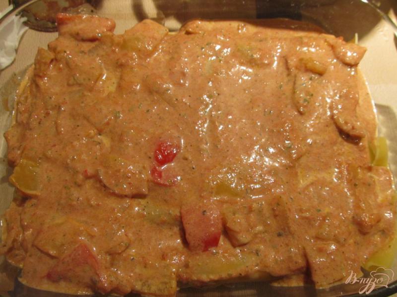 Фото приготовление рецепта: Каннеллони с фаршем под томатно-сметанным соусом шаг №8