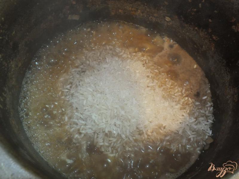Фото приготовление рецепта: Плов из говядины с соевым соусом шаг №5