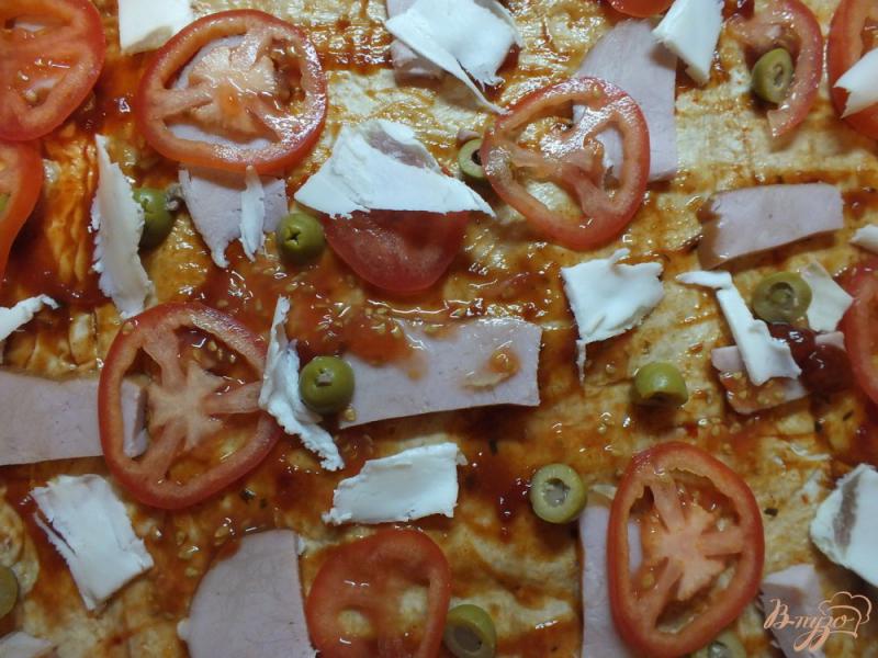 Фото приготовление рецепта: Пицца с салом и ветчиной шаг №6