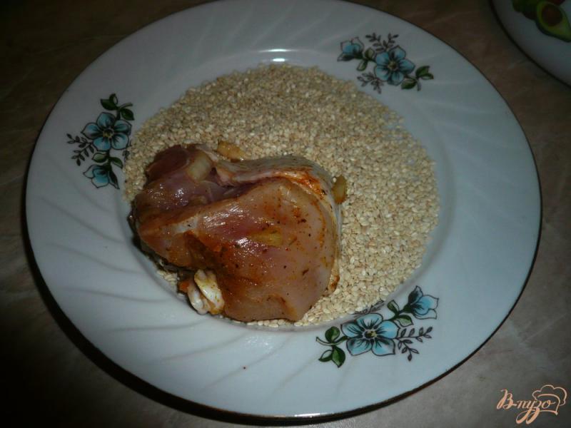 Фото приготовление рецепта: Курица в кунжуте шаг №5