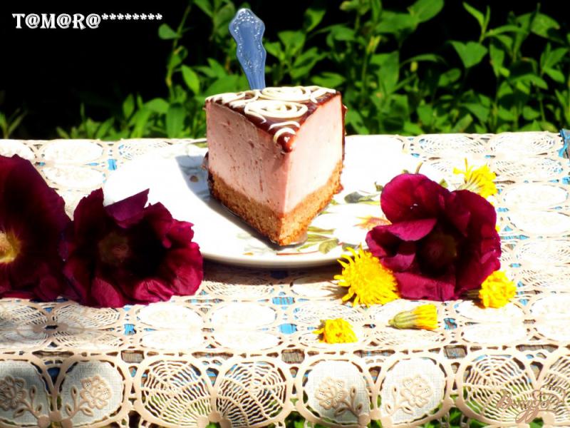 Фото приготовление рецепта: Торт с малиновым суфле шаг №9