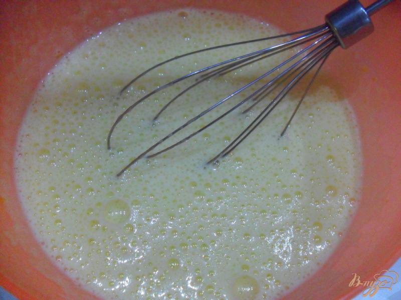 Фото приготовление рецепта: Бисквитный торт со сметанным кремом с вареньем шаг №1