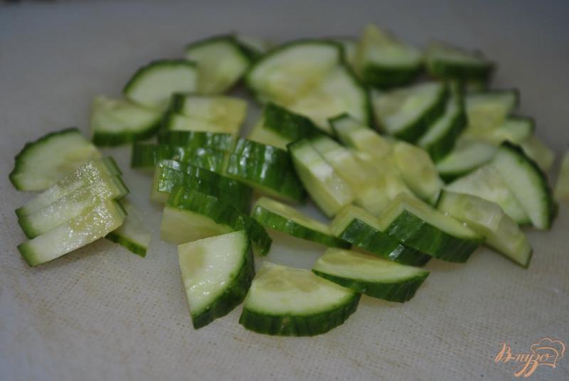 Фото приготовление рецепта: Салат с пророщенной чечевицей и зеленью шаг №4