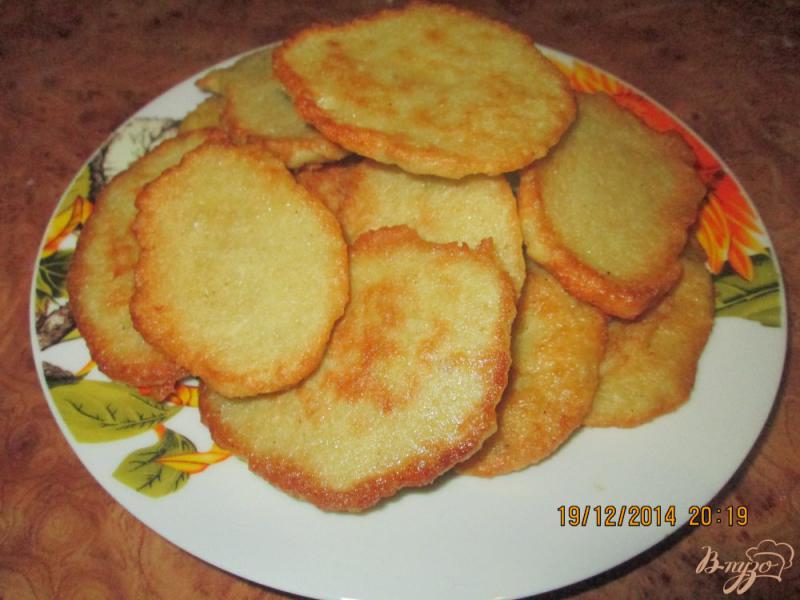 Фото приготовление рецепта: Картофельные драники шаг №4