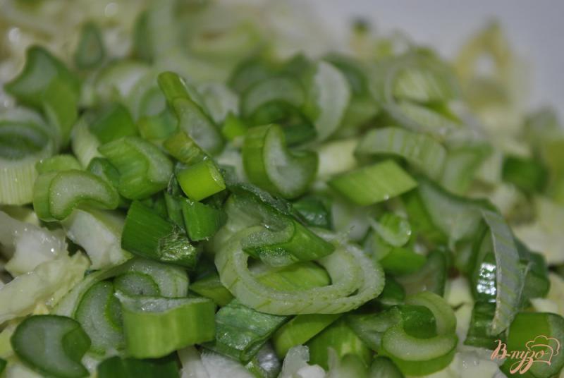 Фото приготовление рецепта: Овощной салат с цукини шаг №4