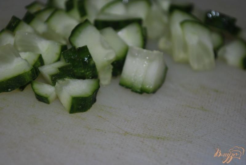 Фото приготовление рецепта: Салат из капусты и зелени шаг №4