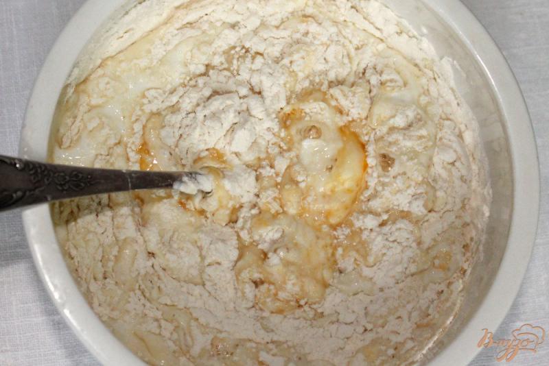 Фото приготовление рецепта: Пирог с орехами, сухофруктами и семечками шаг №3