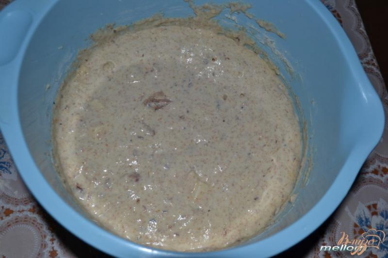 Фото приготовление рецепта: Пирог из цельнозерновой муки с рыбой и сыром шаг №4
