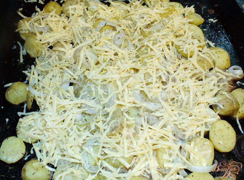 Фото приготовление рецепта: Острый картофель с тимьяном под сыром шаг №6