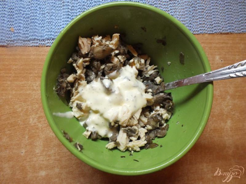 Фото приготовление рецепта: Пирожки с грибами и крурицей из лаваша шаг №7