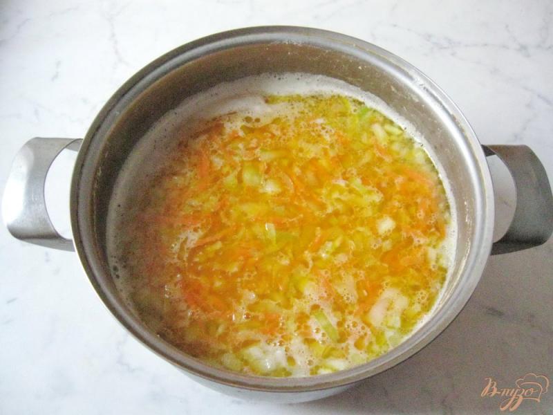 Фото приготовление рецепта: Гороховый суп с копченой индейкой шаг №5