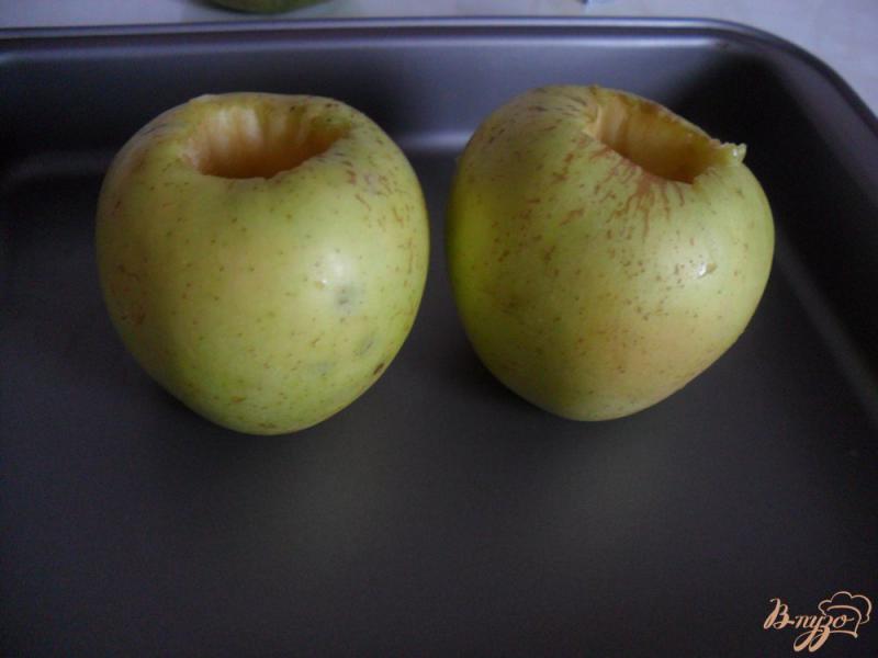 Фото приготовление рецепта: Яблоки, запеченные с медом и орехами шаг №1