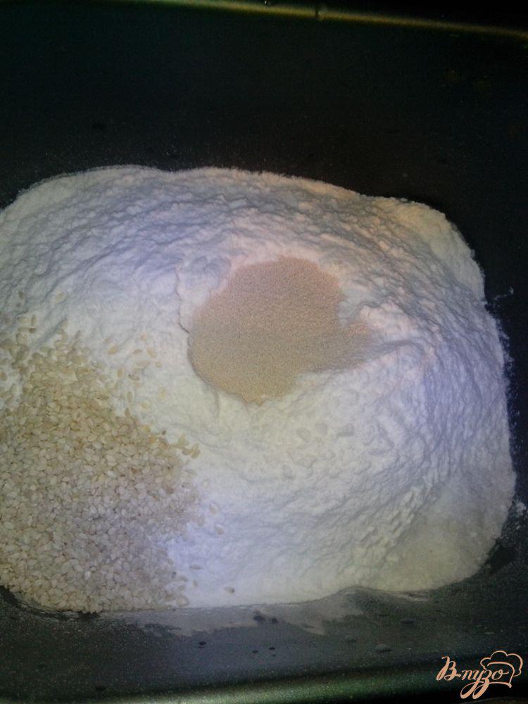 Фото приготовление рецепта: Хлеб сдобный с кунжутом в хлебопечке шаг №1