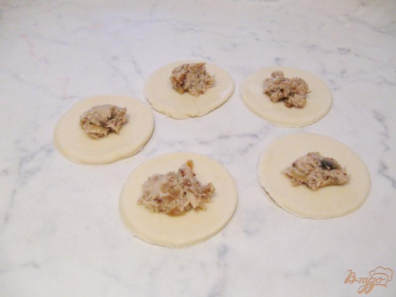 Фото приготовление рецепта: Вареники с грибами и отварным мясом шаг №6