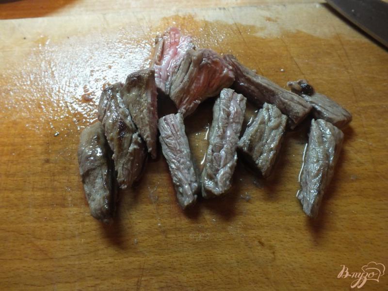 Фото приготовление рецепта: Салат из говядины с черносливом шаг №5