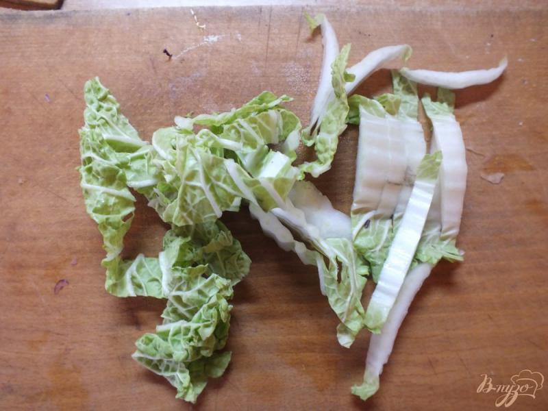 Фото приготовление рецепта: Салат из яблок и пекинской капусты шаг №3
