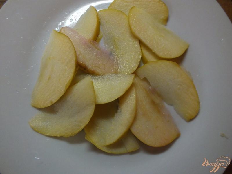 Фото приготовление рецепта: Салат из яблок и пекинской капусты шаг №2
