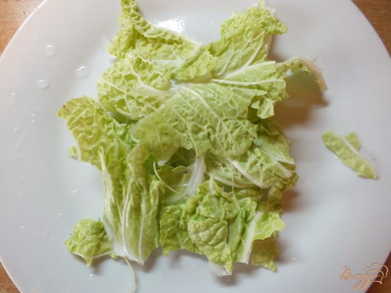 Фото приготовление рецепта: Салат из куриных сердечек с гренками шаг №3