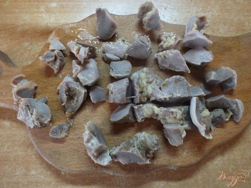 Фото приготовление рецепта: Салат из чечевицы с куриными желудками шаг №2