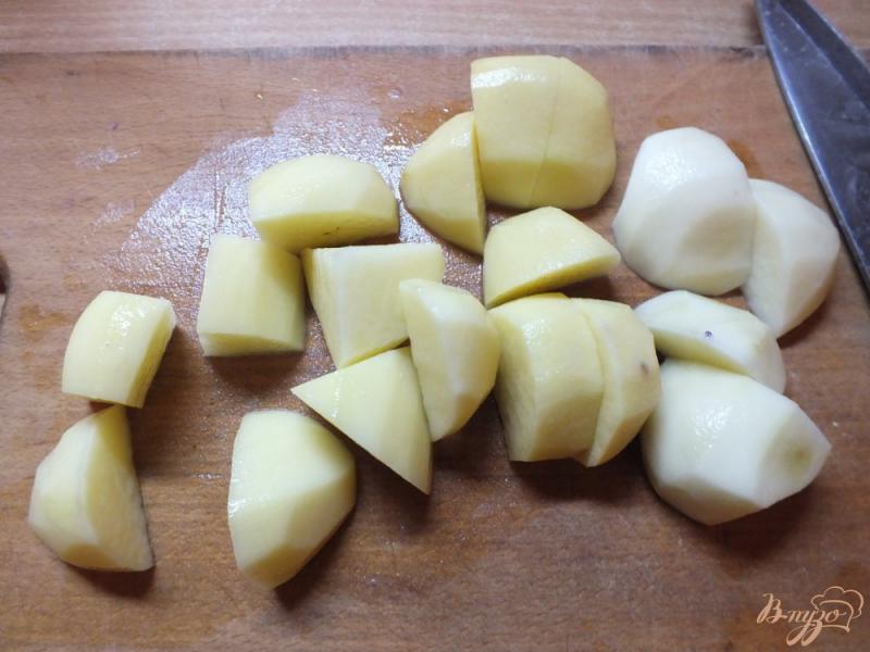 Фото приготовление рецепта: Картофель под печеночным соусом шаг №4