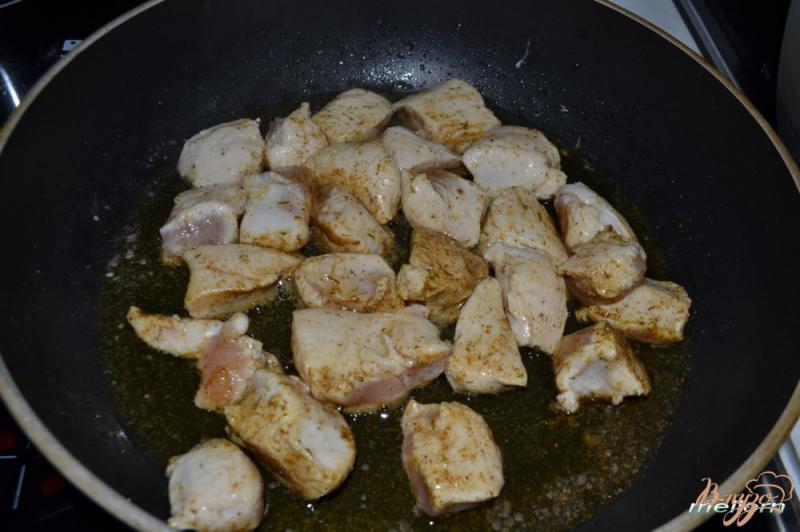 Фото приготовление рецепта: Куриное филе в сливочно-сырном соусе шаг №1