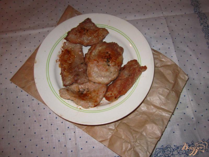 Фото приготовление рецепта: Свиные отбивные в томатном соусе шаг №3
