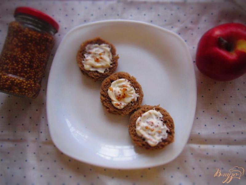 Фото приготовление рецепта: Закуска с селедкой и яйцом шаг №3