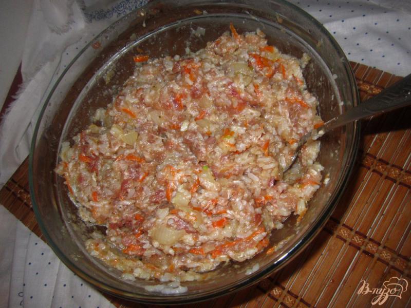 Фото приготовление рецепта: Котлеты с рисом и фаршем шаг №4