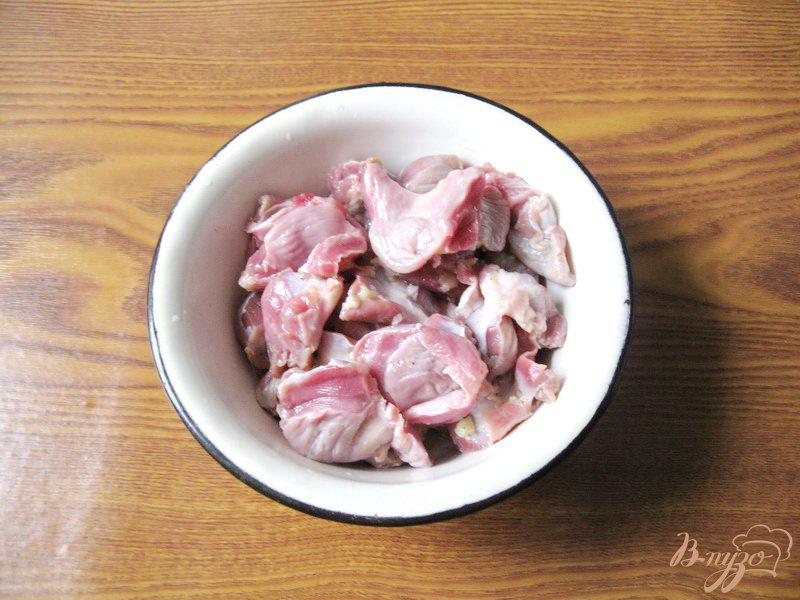 Фото приготовление рецепта: Куриные желудки с рисом шаг №2