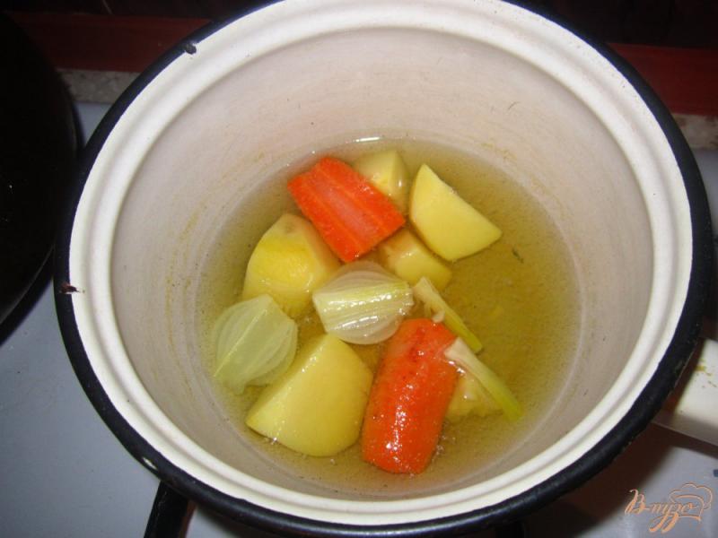 Фото приготовление рецепта: Детский крем суп с кроликом шаг №3