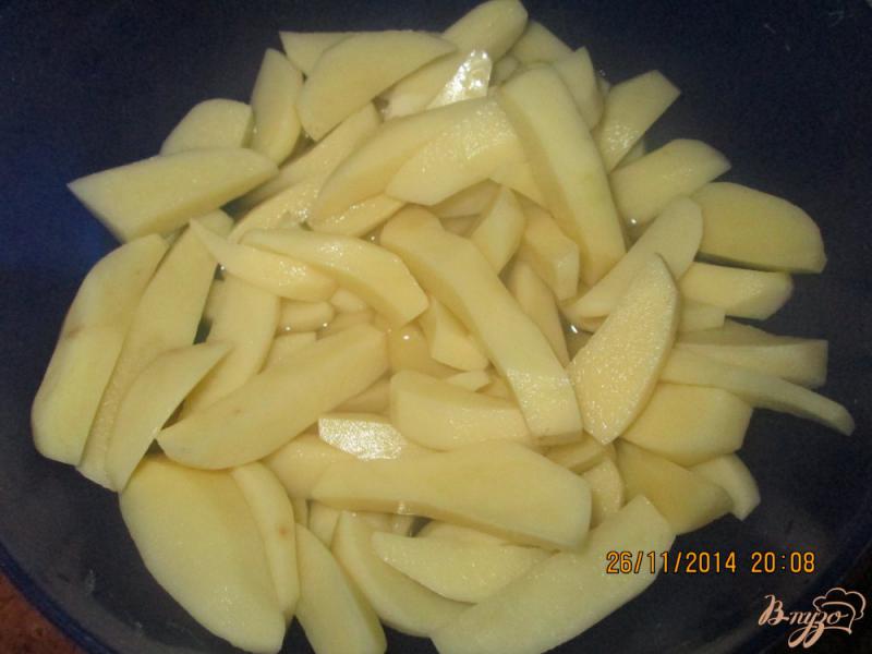 Фото приготовление рецепта: Тушеная картошка   с мясом  в духовке шаг №2