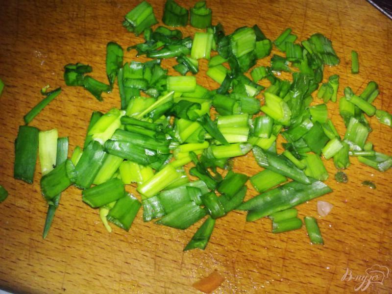 Фото приготовление рецепта: Салат из квашеной капусты с яйцом и грудинкой шаг №2