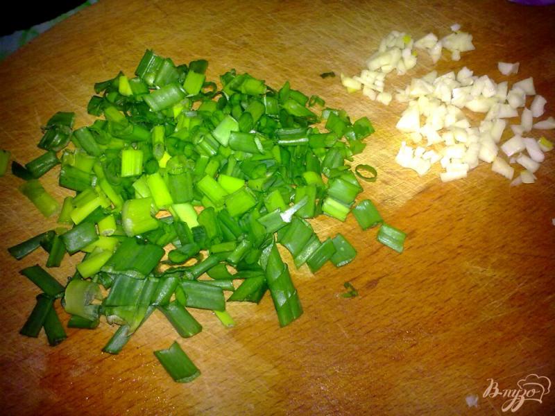 Фото приготовление рецепта: Спагетти с зеленым горошком шаг №4