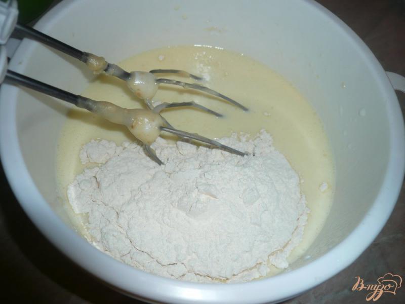 Фото приготовление рецепта: Кефирные блинчики с медом шаг №4