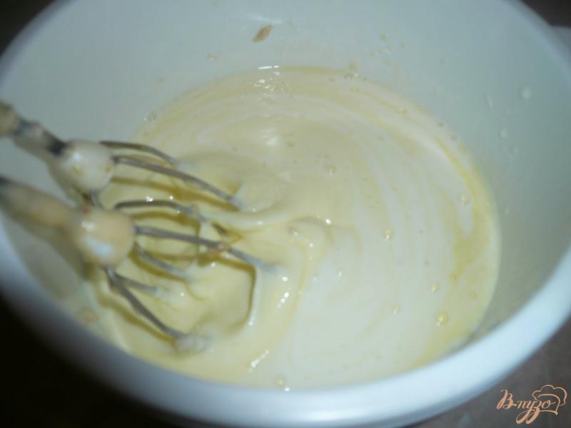 Фото приготовление рецепта: Кефирные блинчики с медом шаг №3