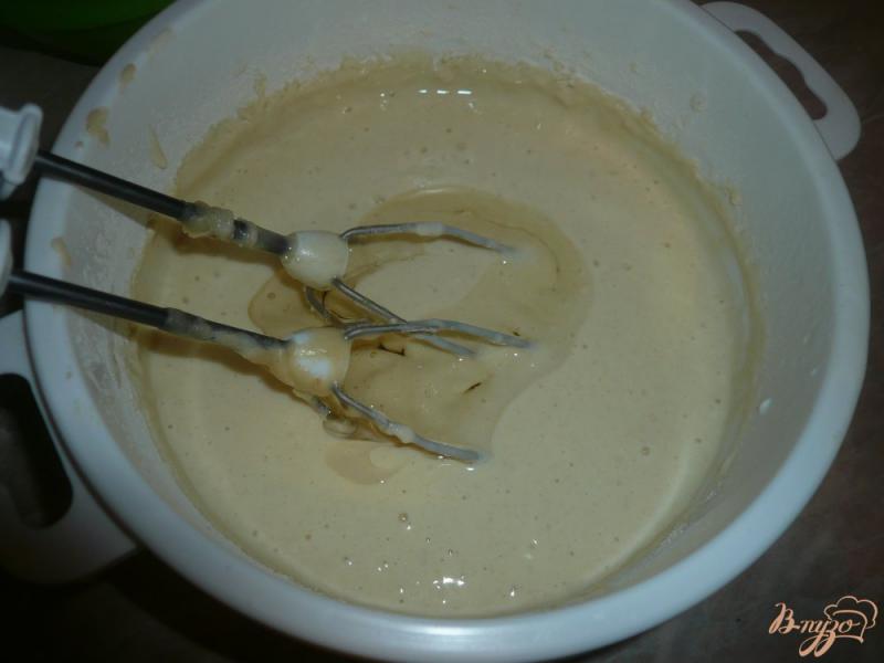 Фото приготовление рецепта: Кефирные блинчики с медом шаг №5